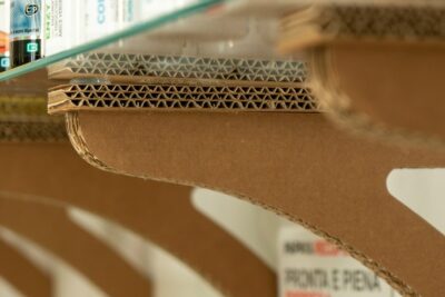 boiserie in cartone per negozi