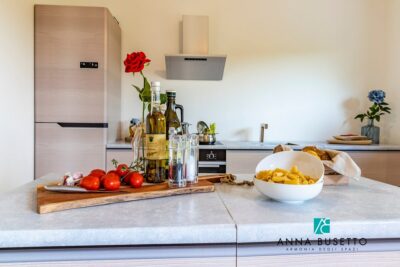 cucina per home staging in cartone