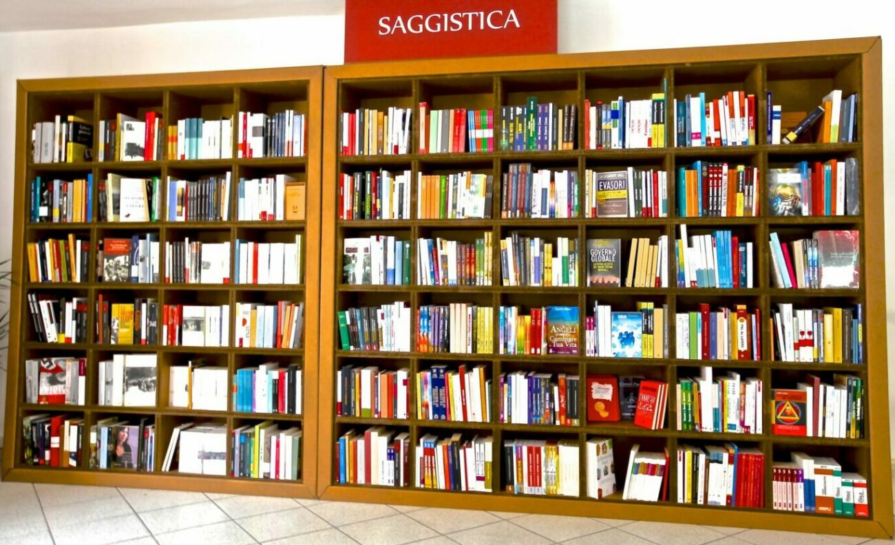 Mobile libreria di cartone
