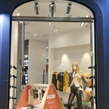 espositore personalizzato Moschino