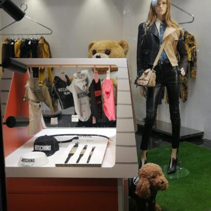 espositore personalizzato Moschino