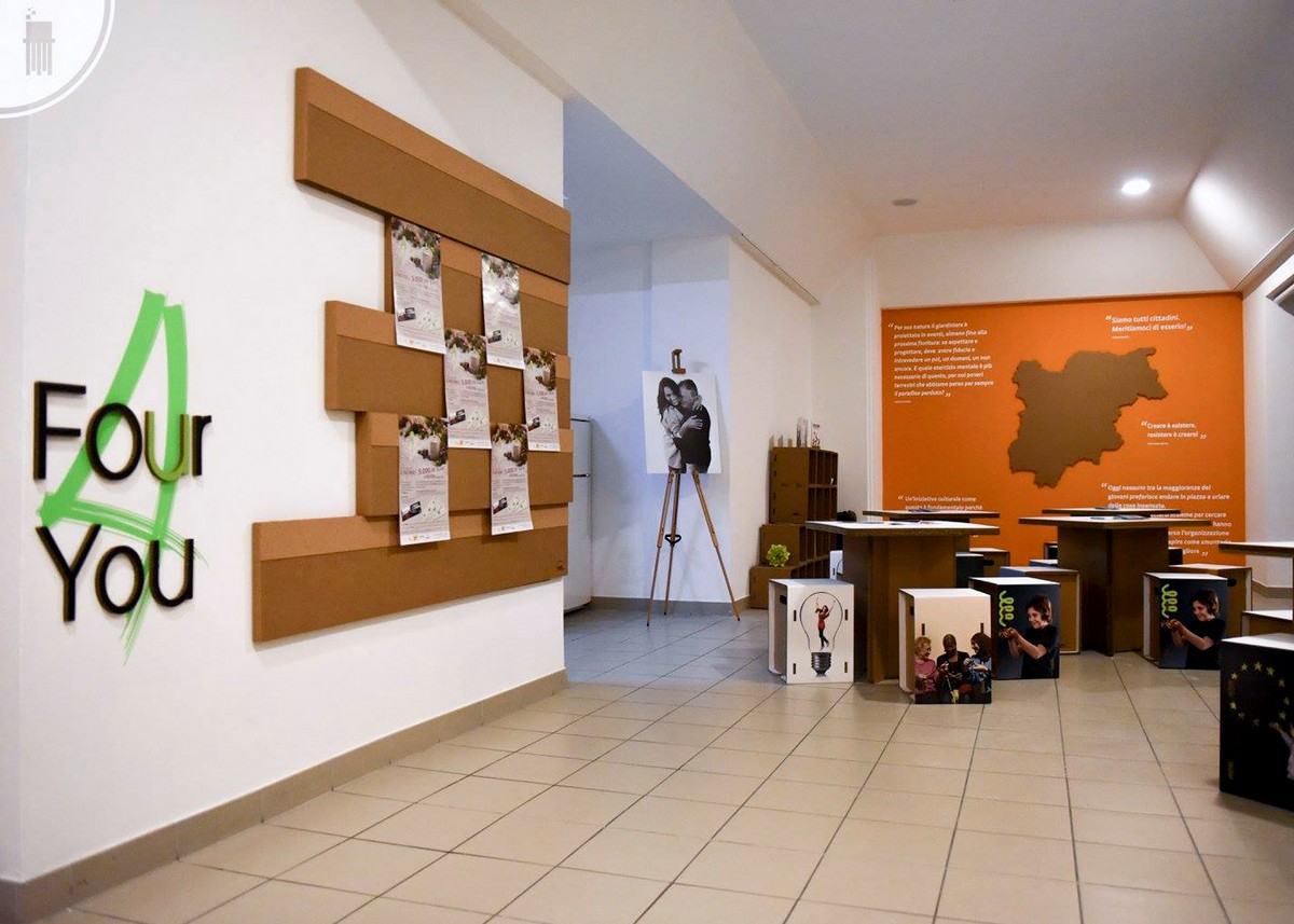 allestimento negozio in cartone