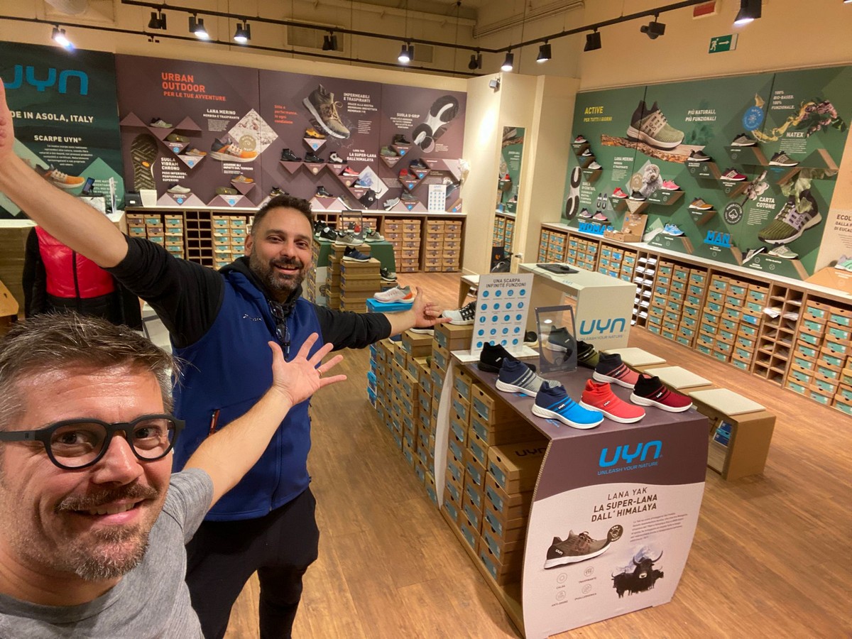 allestimento negozio in cartone