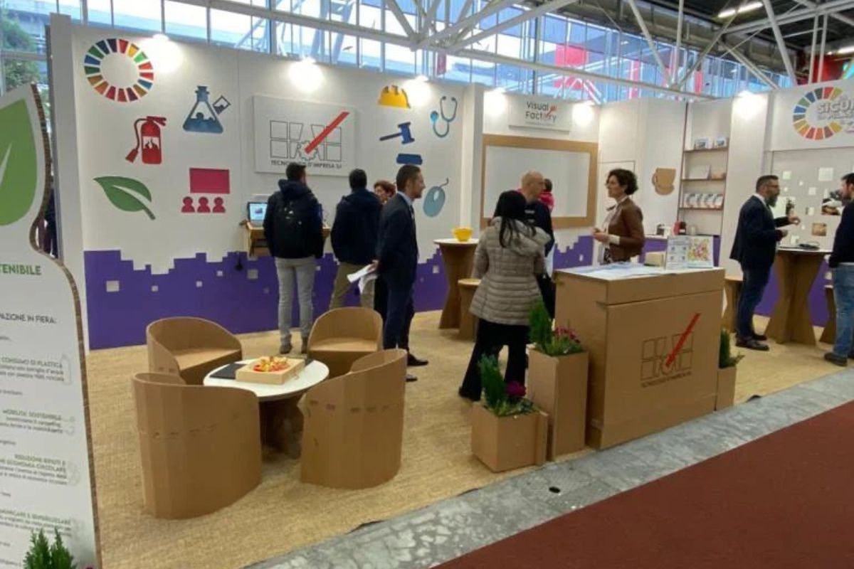 stand in cartone ecologico