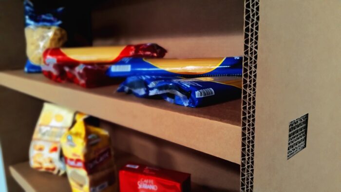 Scaffali in cartone per negozi