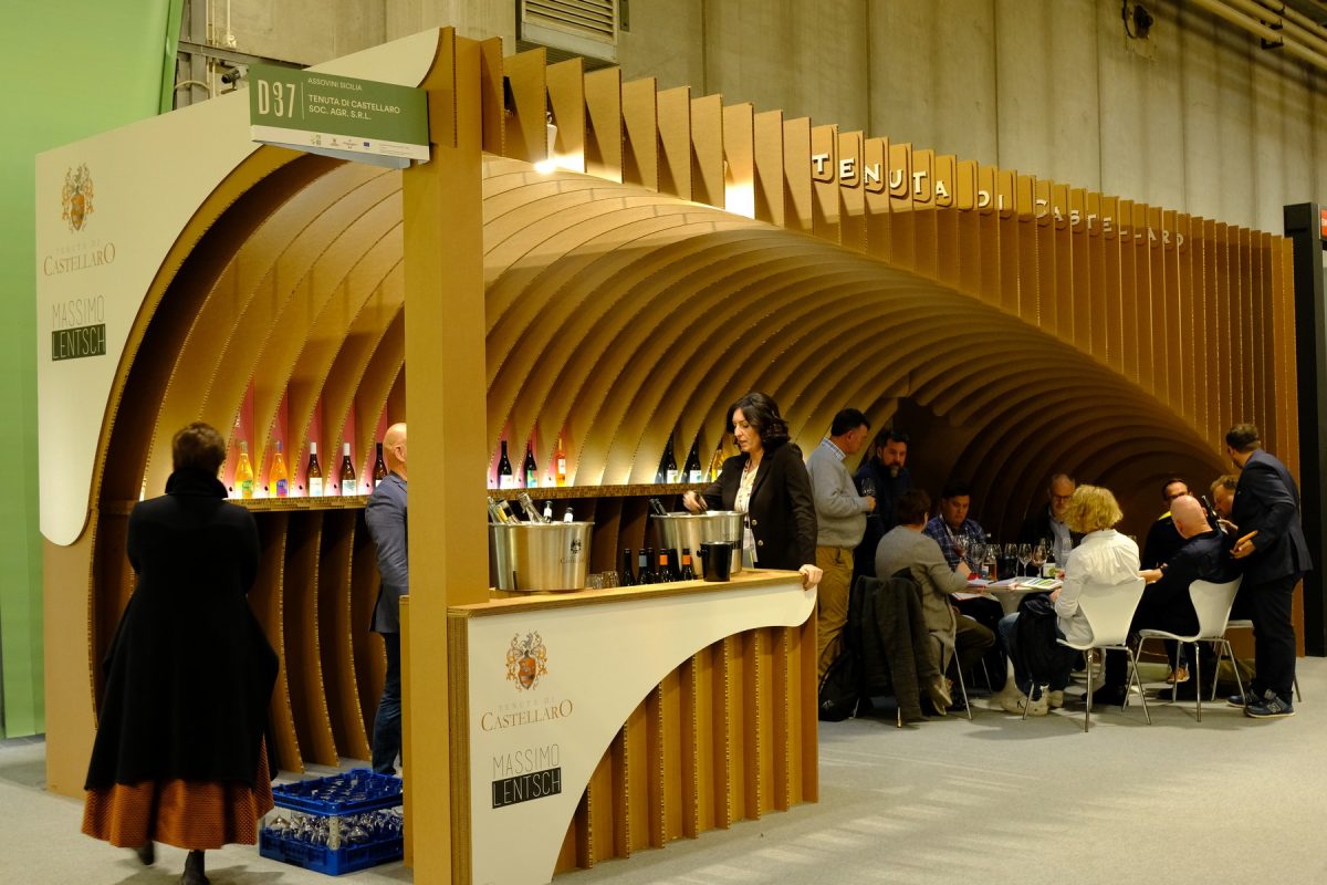 Stand fieristico in cartone 