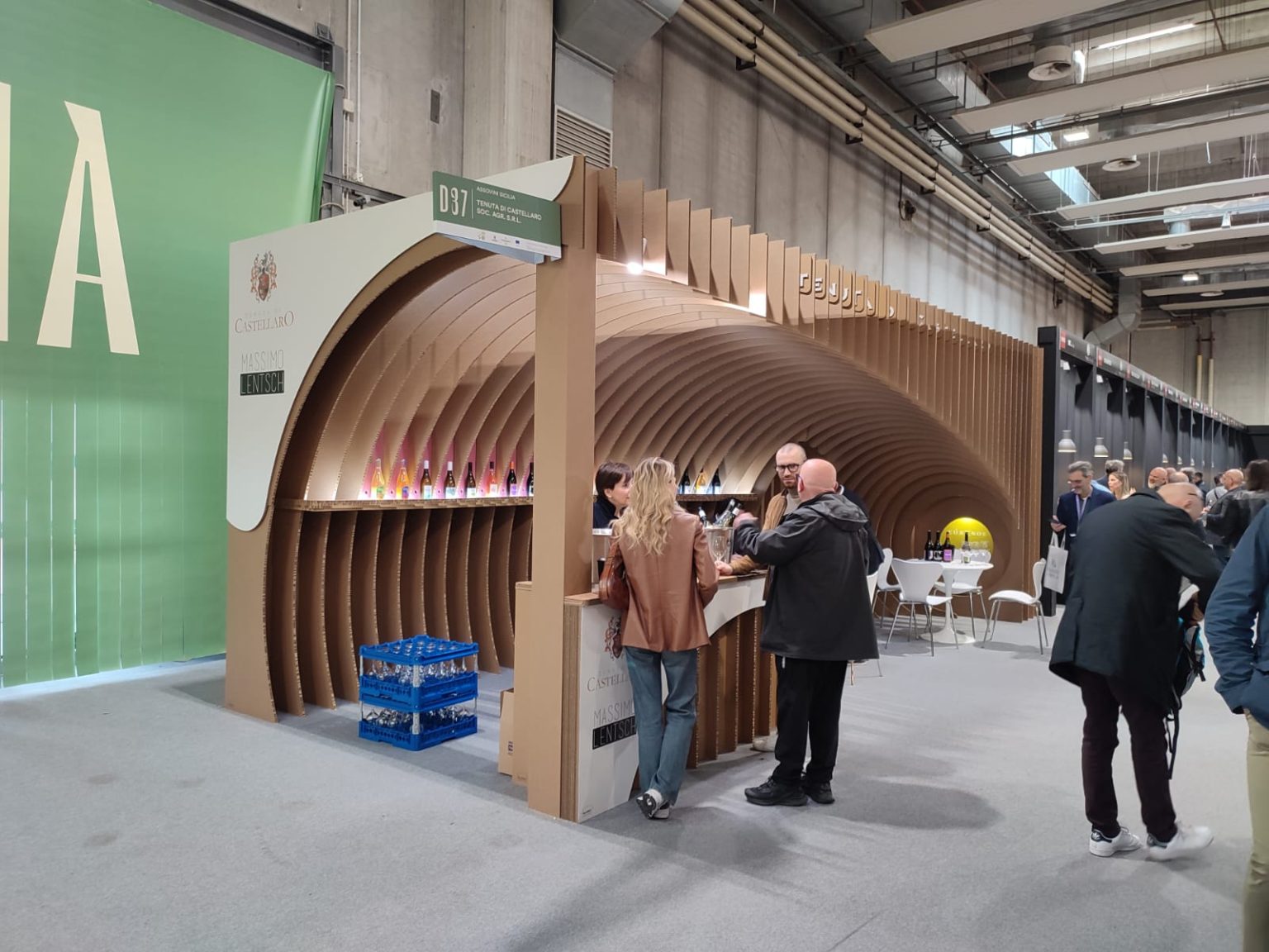 Stand ecologico in cartone