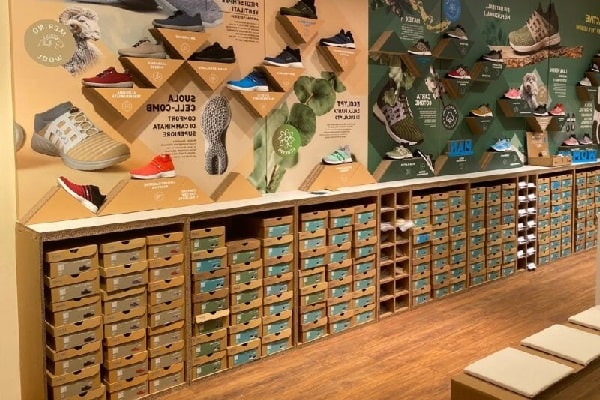 meubles en carton pour boutiques