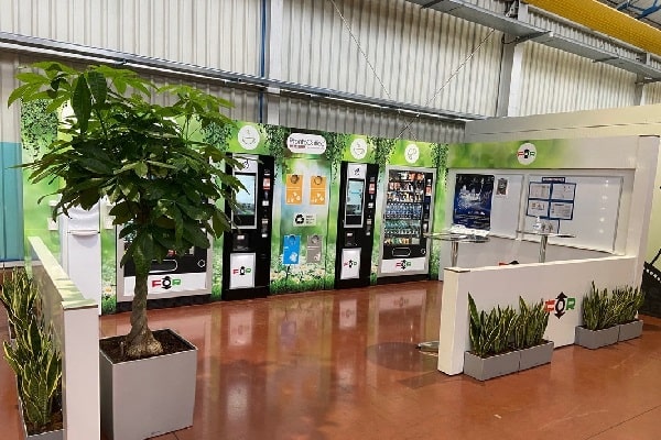 Meubles en carton pour espace de vente automatique