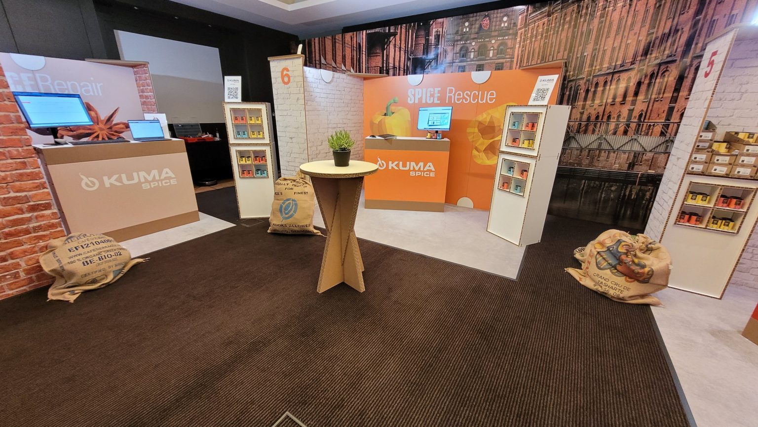 stand in cartone ecologico