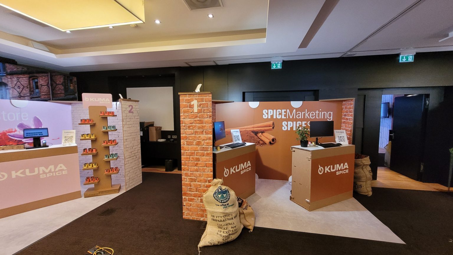 esposizione in cartone