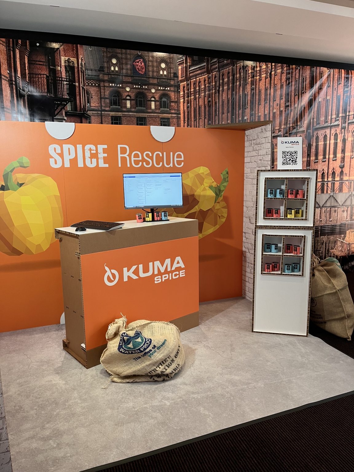 stand in cartone naturale