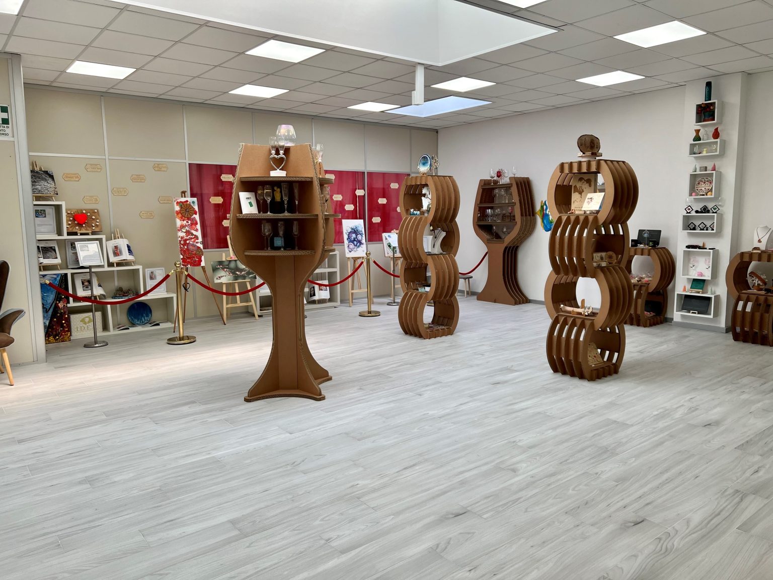 allestimento con display sostenibili