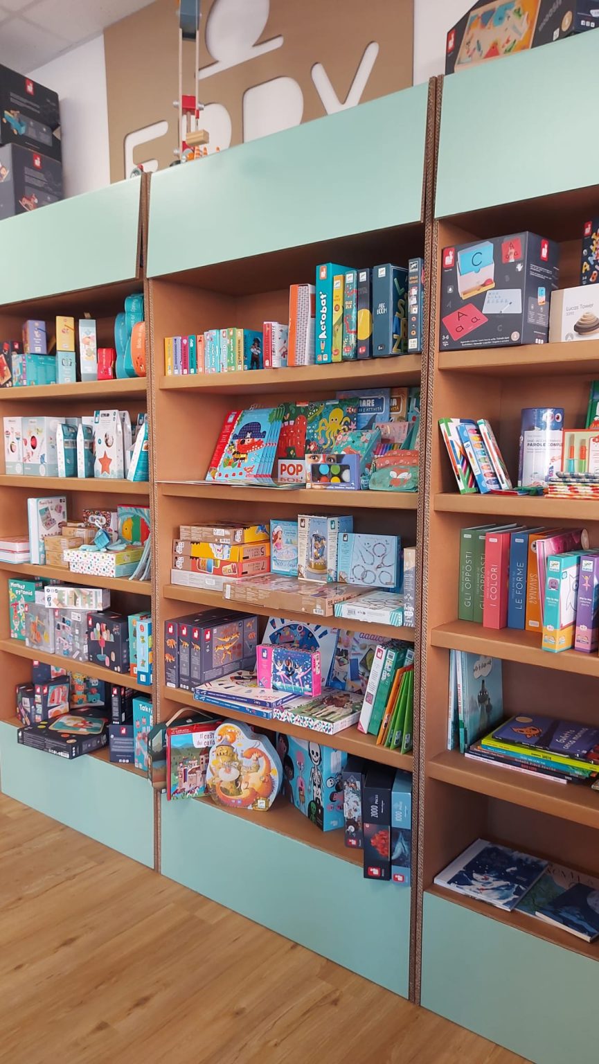 Boiserie in cartone per negozi