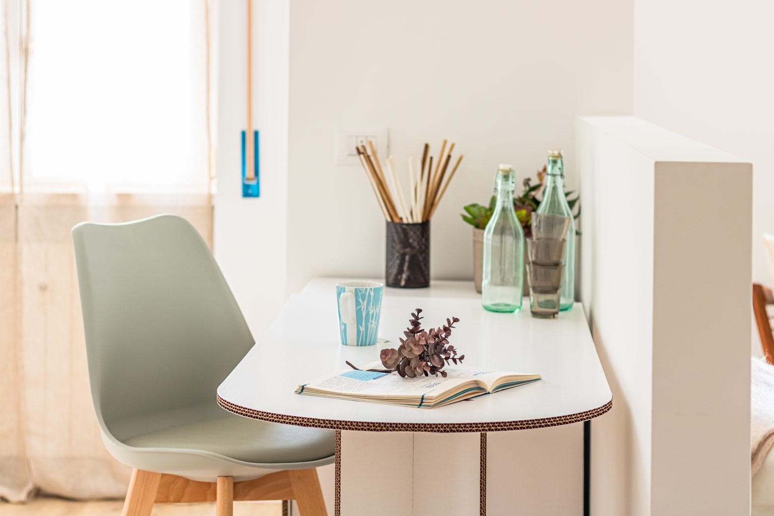 tavolo in cartone home staging