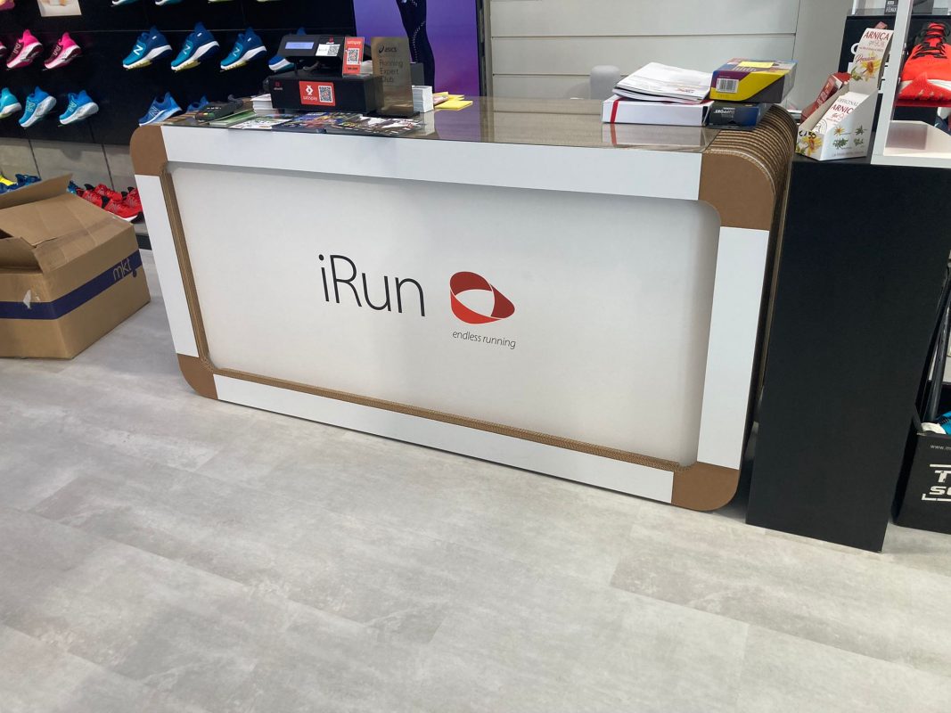 bancone per negozi di abbigliamento