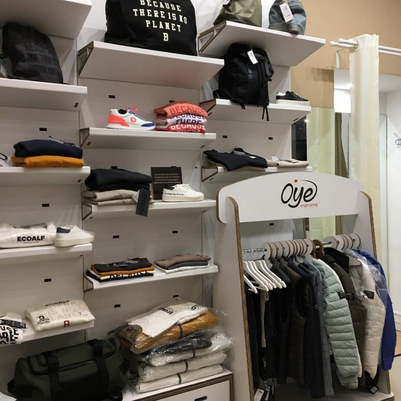 arredi in cartone per negozi di abbigliamento