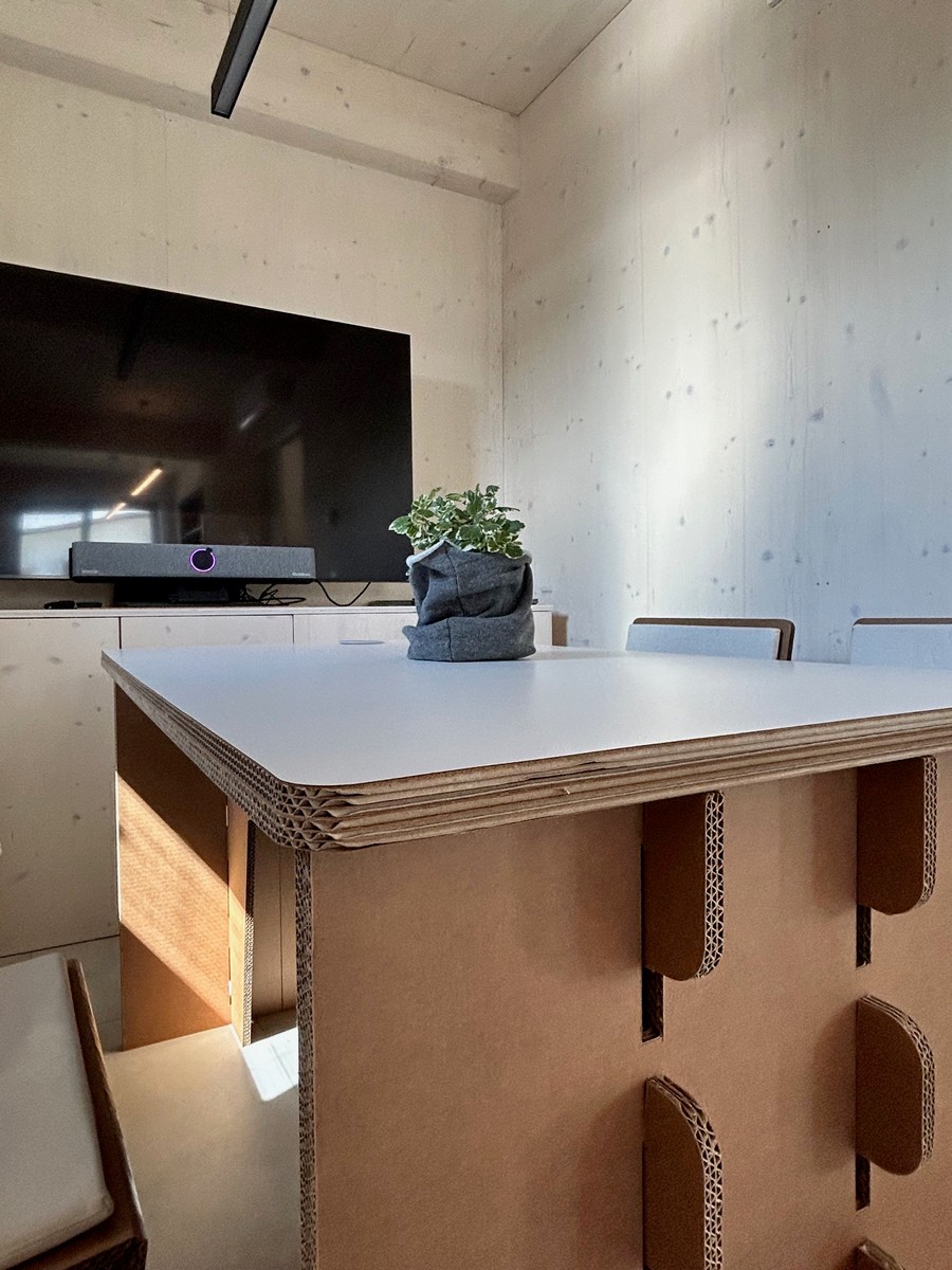 scrivania in cartone