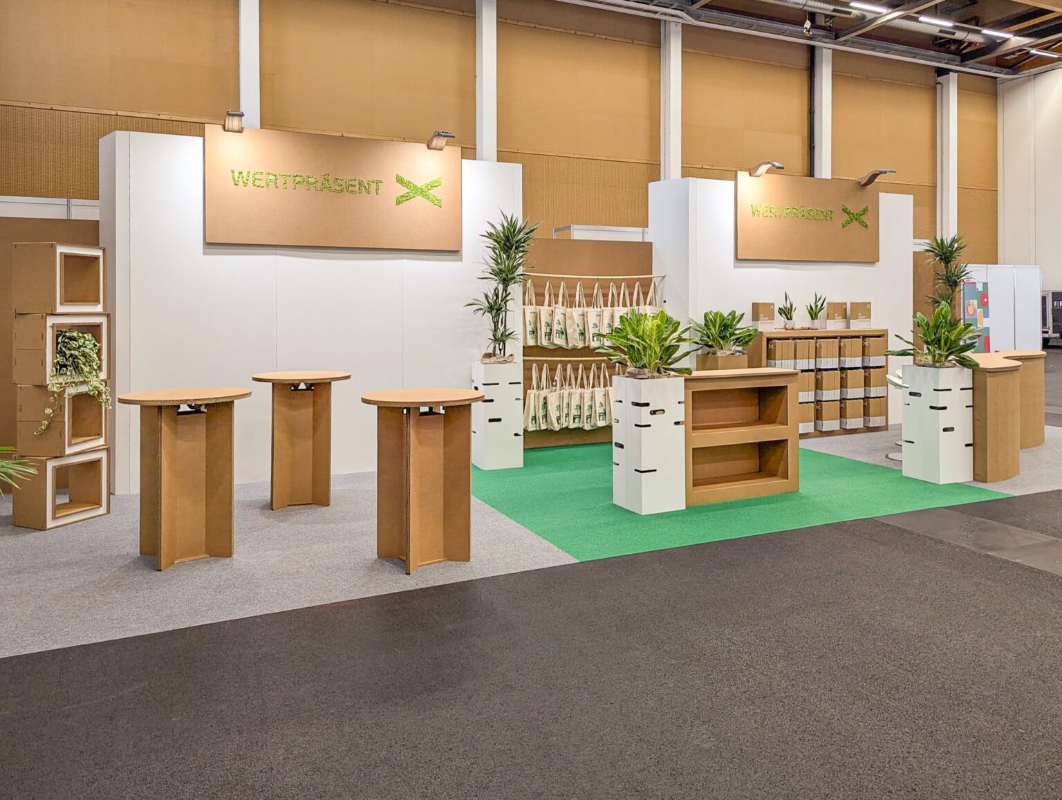 Un eco stand fieristico in cartone